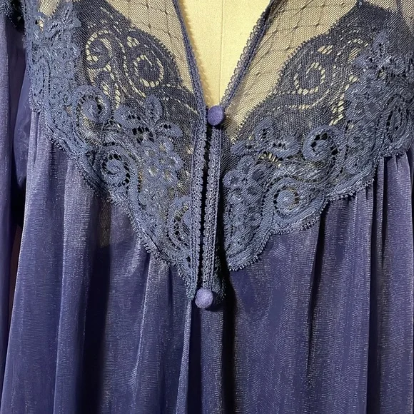 Beautiful Navy vintage nightgown with matching robe - Picture 4 of 6